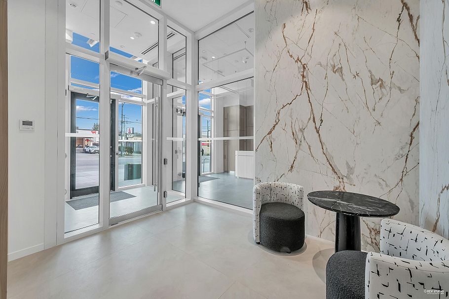 305 8415 Granville Street Vancouver, BC - 1