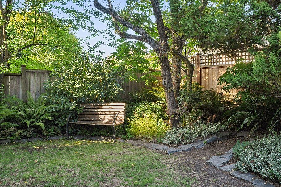 333 E Keith Road North Vancouver, BC - 32