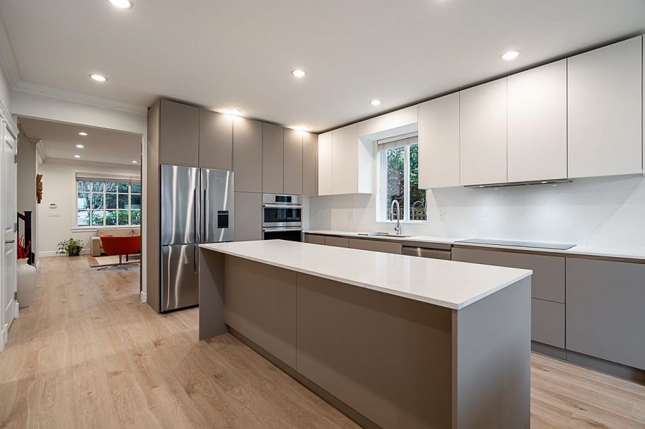 359 E 13th Street North Vancouver, BC - 12