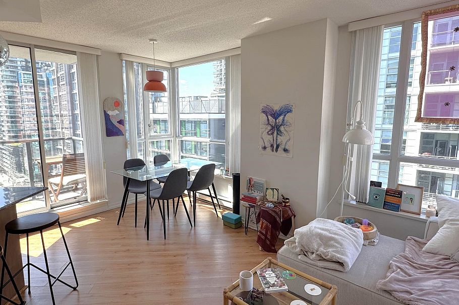 1504 1212 Howe Street Vancouver, BC - 3