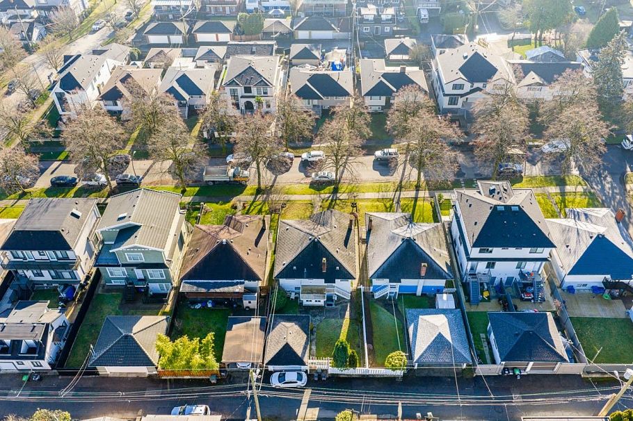 2655 E 53 Avenue Vancouver, BC - 36