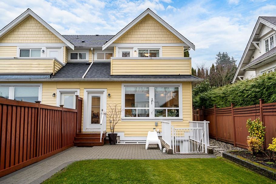 359 E 13th Street North Vancouver, BC - 36