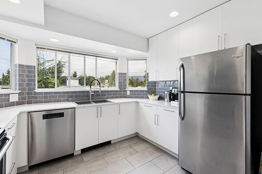 303 131 W 20th Street North Vancouver, BC - 13