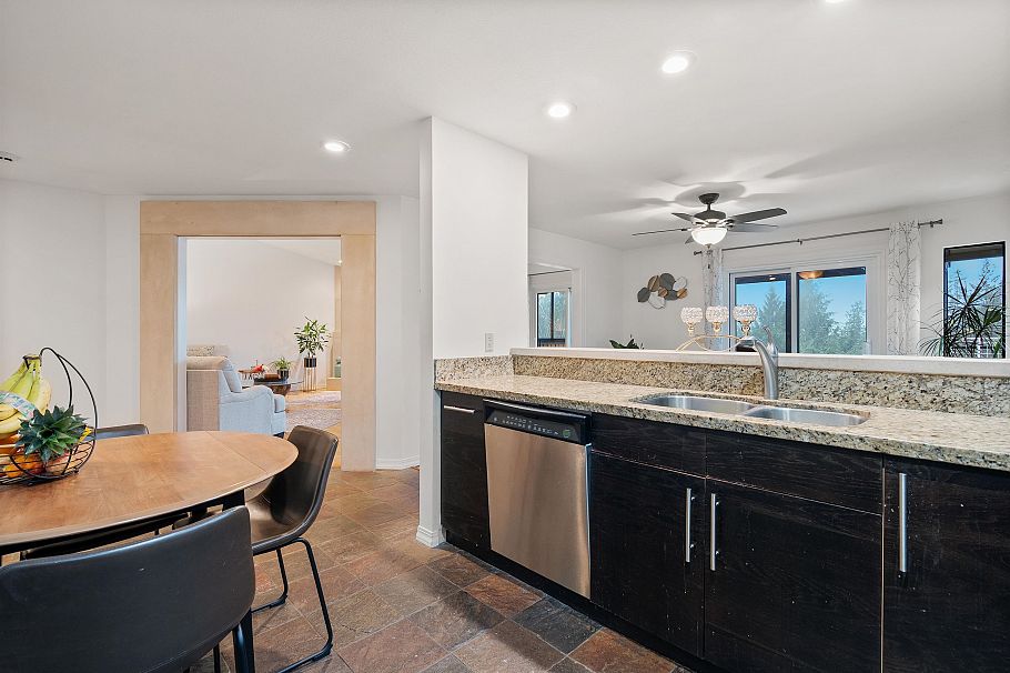 5625 Eagle Court North Vancouver, BC - 14