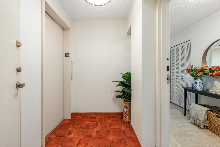 4A 1568 W 12th Avenue Vancouver, BC - 2