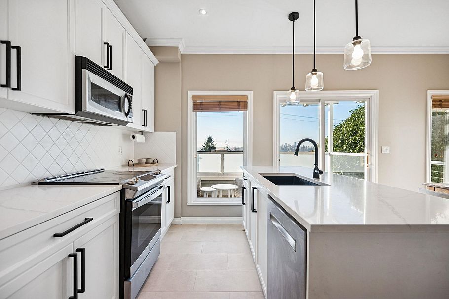 333 E Keith Road North Vancouver, BC - 14