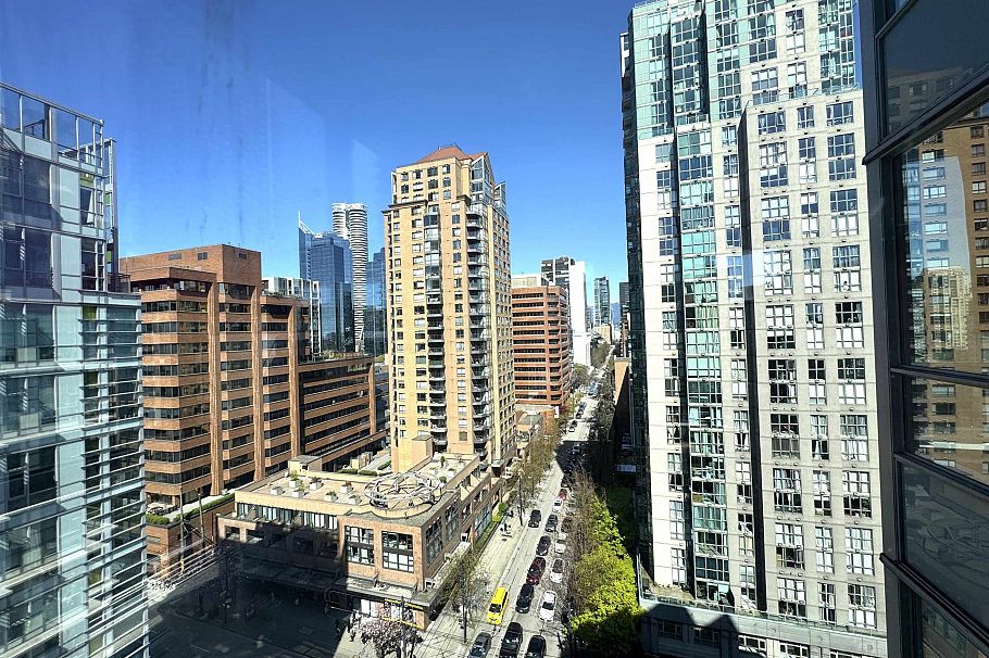 1504 1212 Howe Street Vancouver, BC - 8