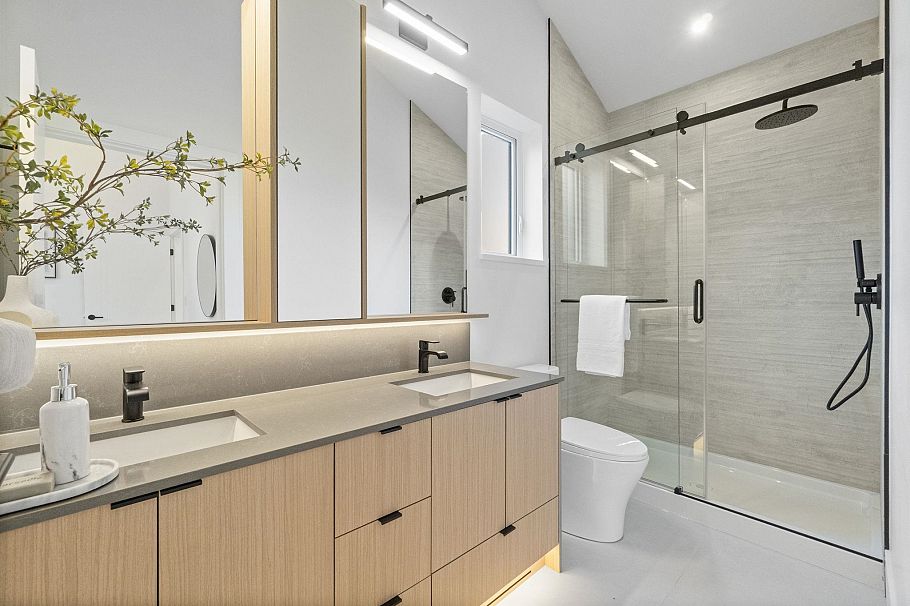 1947 E 13th Avenue Vancouver, BC - 8