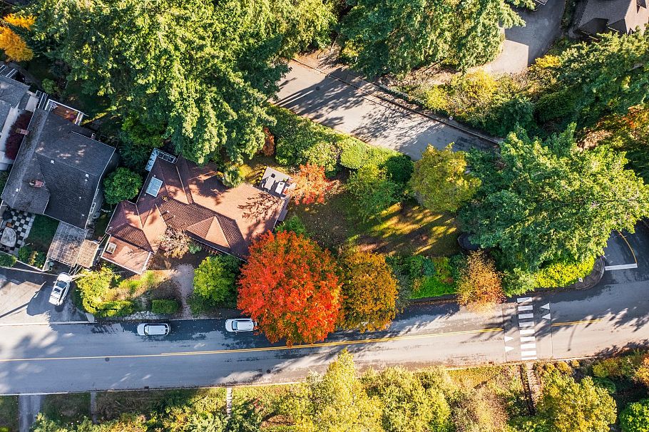 1090 W Keith Road North Vancouver, BC - 3