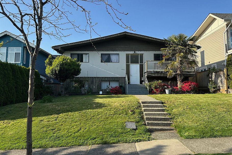 332 W 14th Street North Vancouver, BC - 1