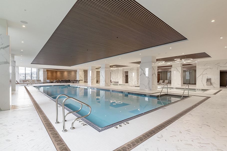 4304 4168 Lougheed Highway Burnaby, BC - 2