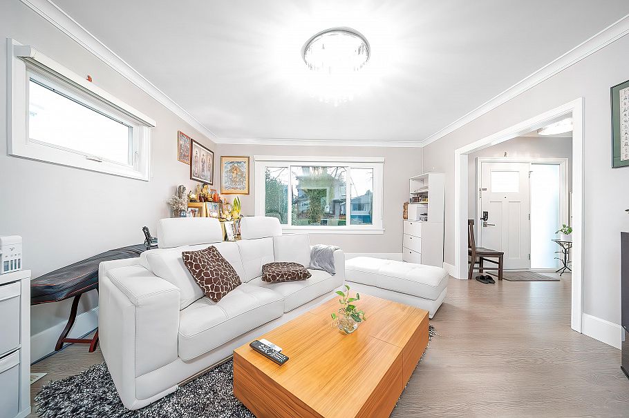 2779 W 13th Avenue Vancouver, BC - 9