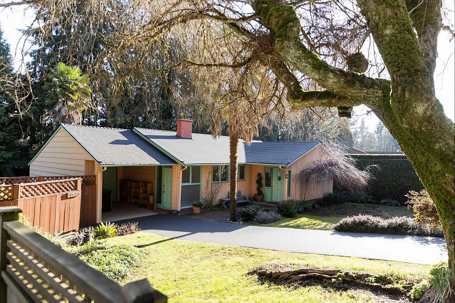 1670 Ayleslynn Drive North Vancouver, BC - 1