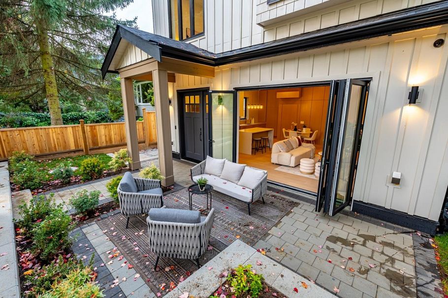 487 E 31 Avenue Vancouver, BC - 2