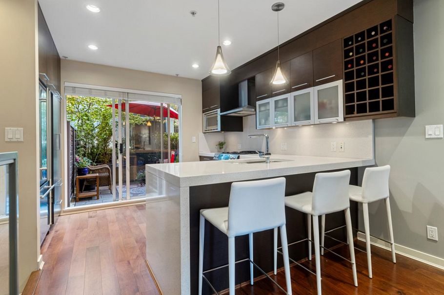 2168 W 8th Avenue Vancouver, BC - 8