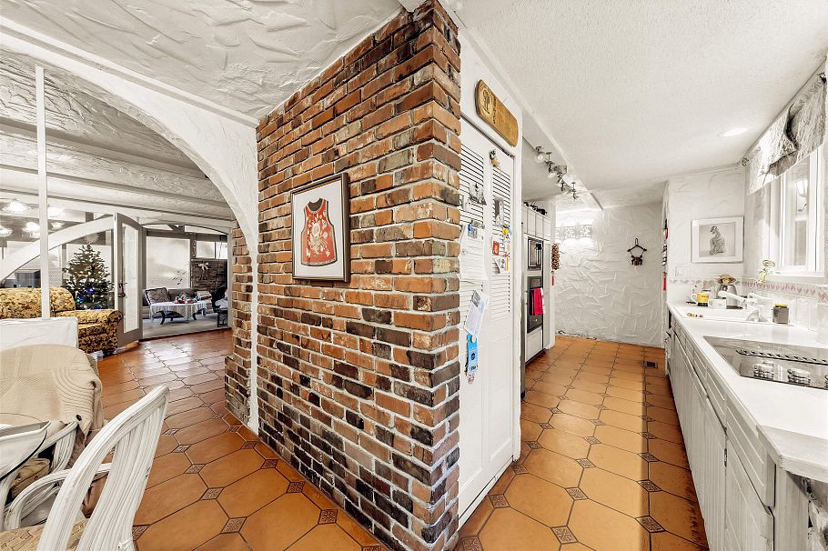 1670 Ayleslynn Drive North Vancouver, BC - 5