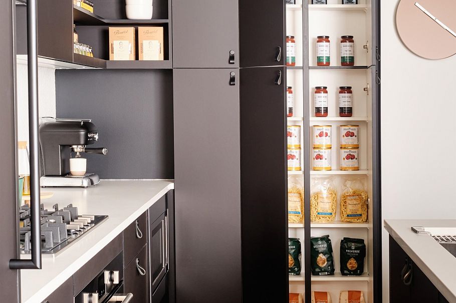 208 1680 East 12th Avenue Vancouver, BC - 6