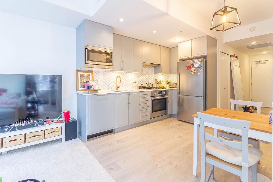 302 2435 Kingsway Vancouver, BC - 4