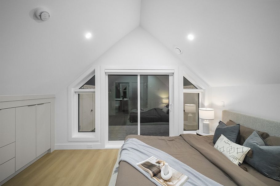 1 3623 Triumph Street Vancouver, BC - 12