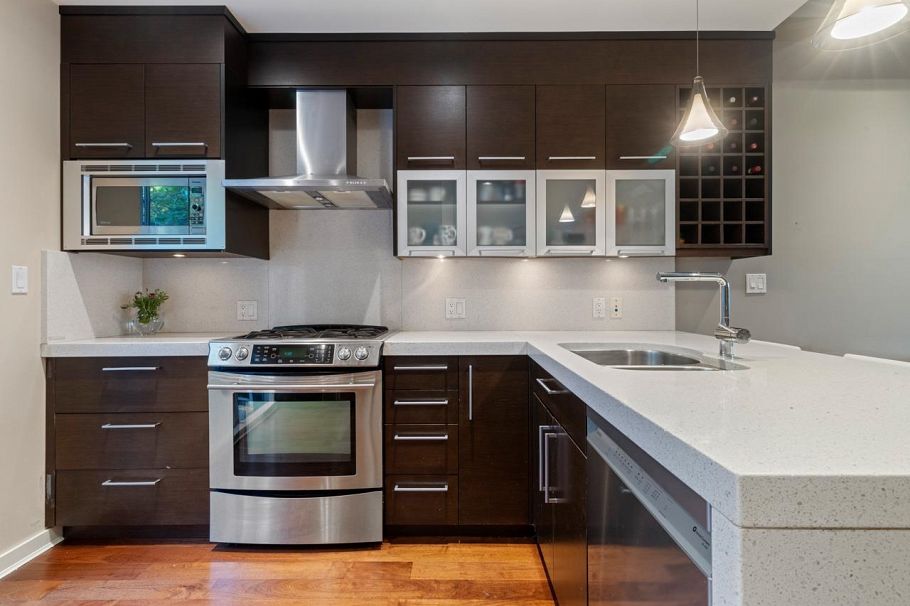 2168 W 8th Avenue Vancouver, BC - 9