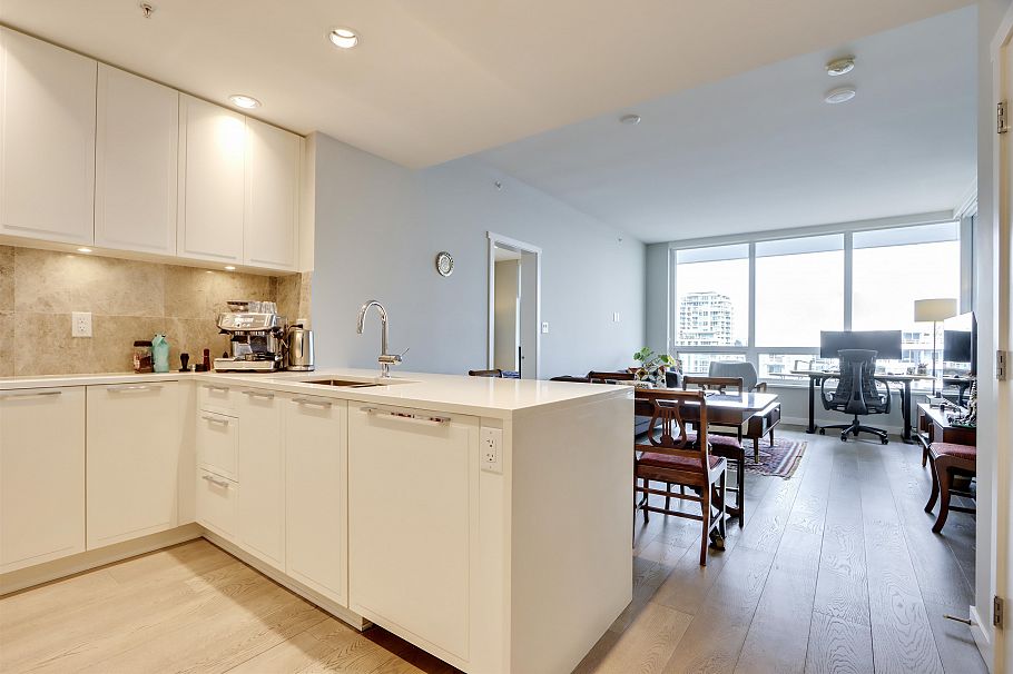 1208 118 Carrie Cates Court Vancouver, BC - 2