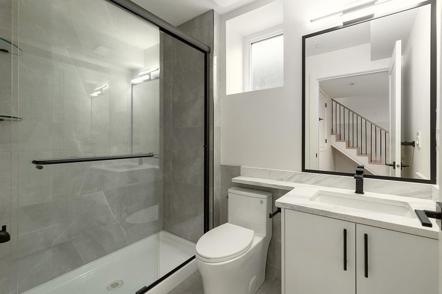 1 2658 Dundas Street Vancouver, BC - 21