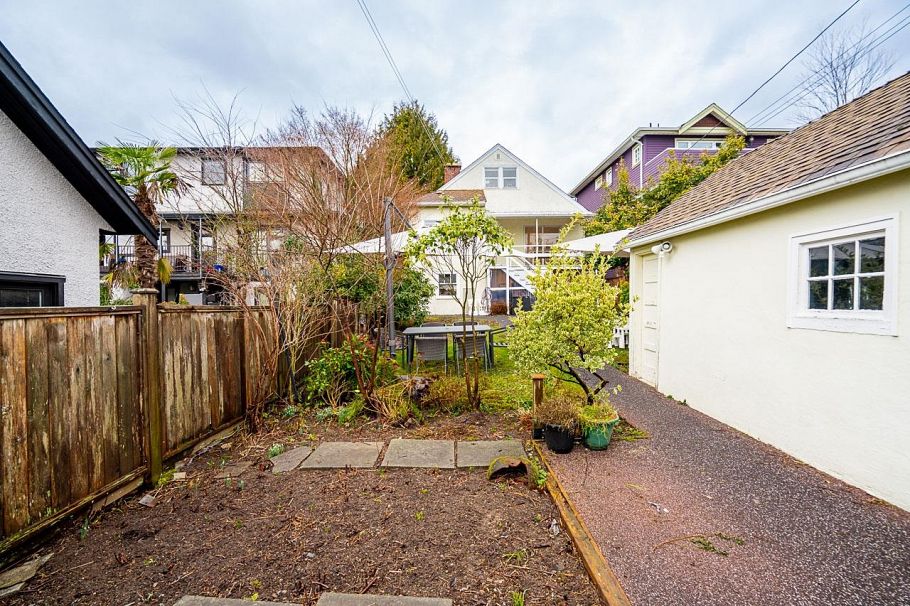 134 W 40th Avenue Vancouver, BC - 36