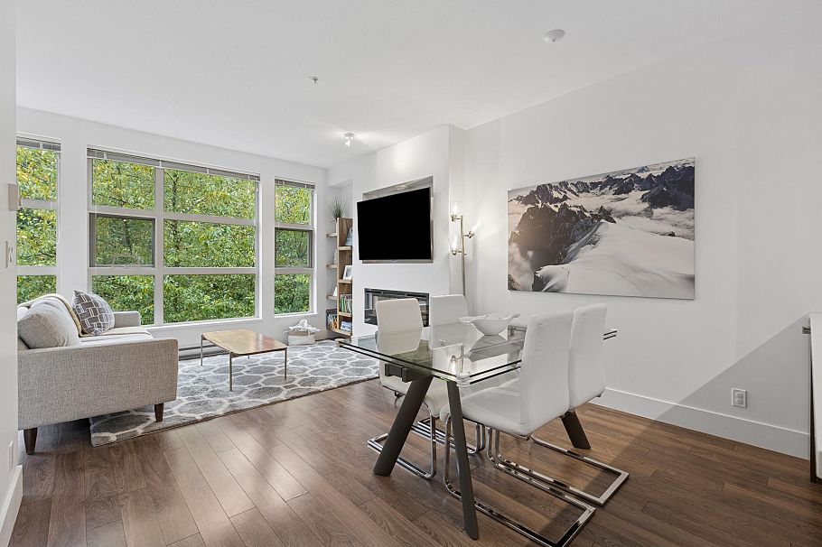 406 3606 Aldrecrest Drive North Vancouver, BC - 2