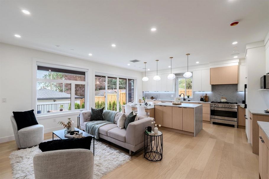 2 3576 E Pender Street Vancouver, BC - 3