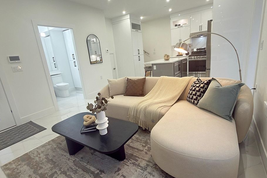 2172 E 46th Avenue Vancouver, BC - 4