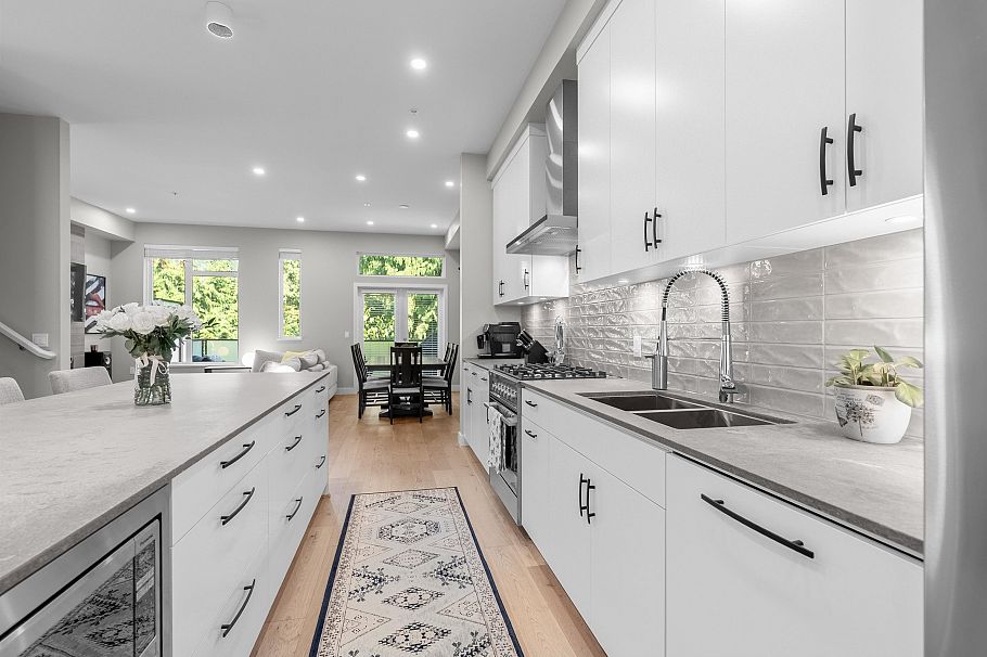 4676 Capilano Road North Vancouver, BC - 3