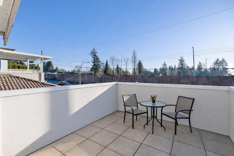 538 W 25th Street North Vancouver, BC - 8