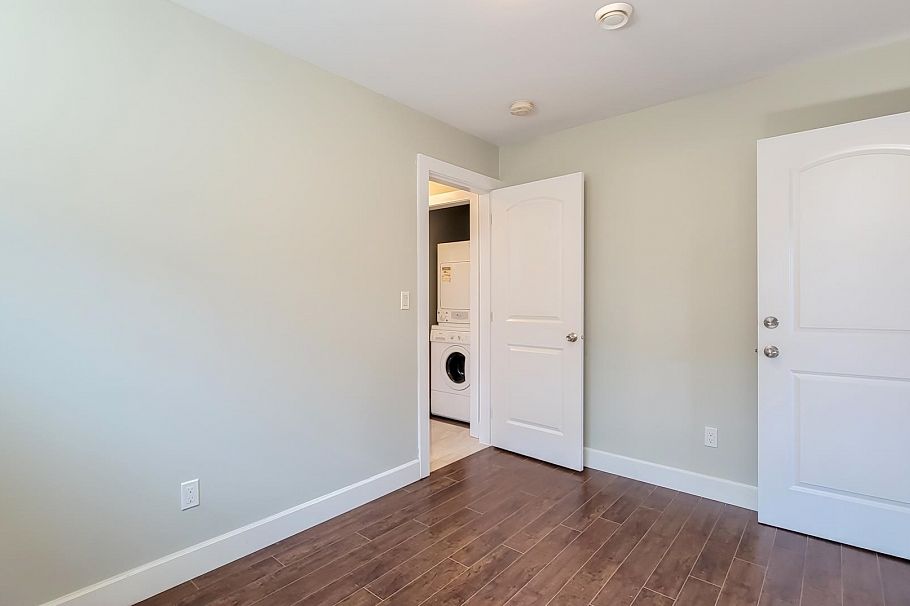 3096 E 26th Avenue Vancouver, BC - 27