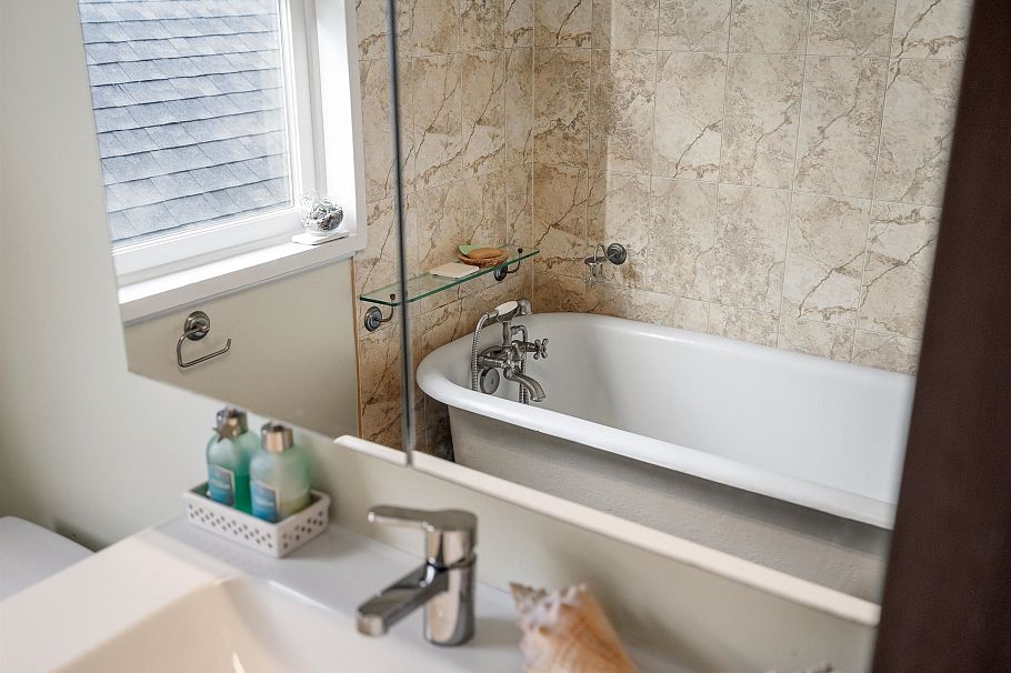 1829 1831 W 2nd Avenue Vancouver, BC - 7