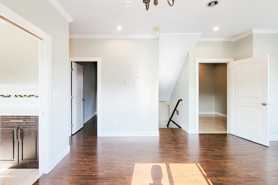 3096 E 26th Avenue Vancouver, BC - 4