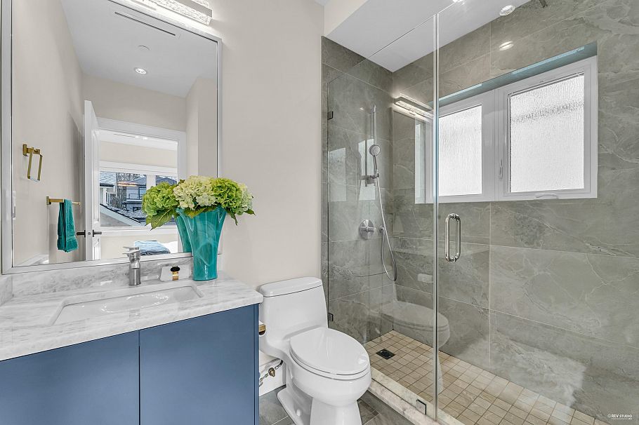 4112 W 11th Avenue Vancouver, BC - 20