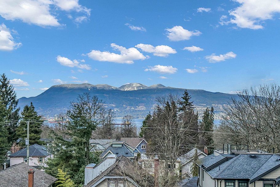 4112 W 11th Avenue Vancouver, BC - 26