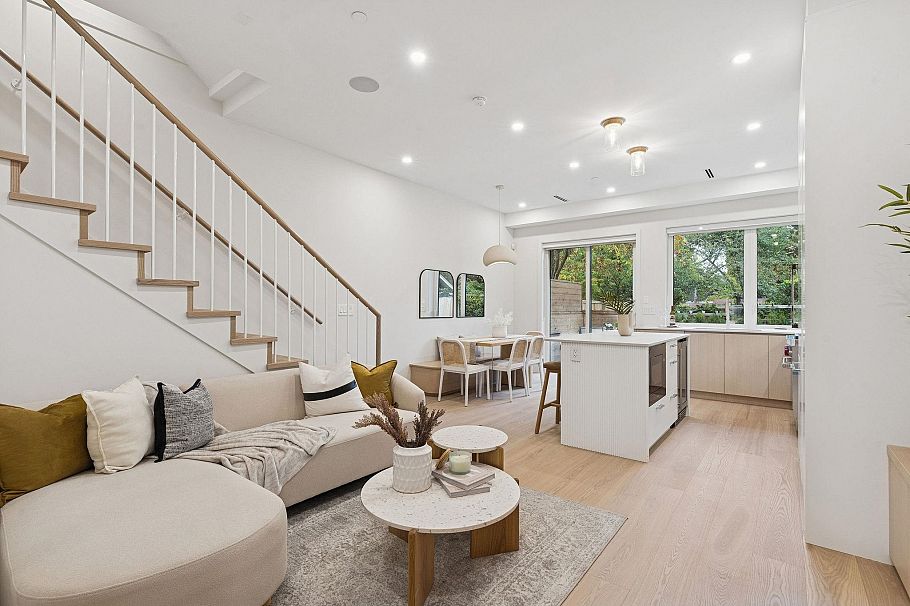 1 7 E 23rd Avenue Vancouver, BC - 2