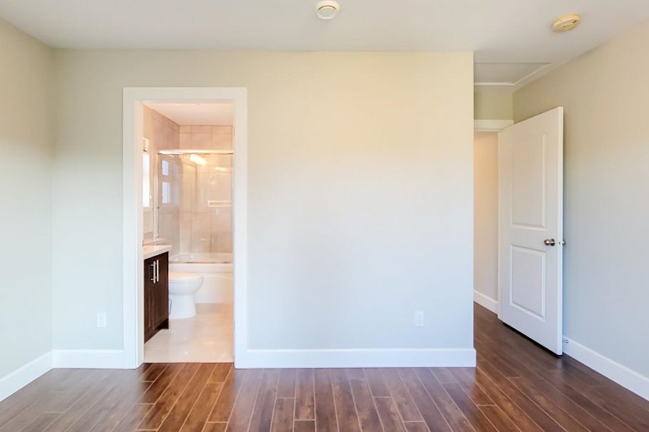 3096 E 26th Avenue Vancouver, BC - 18