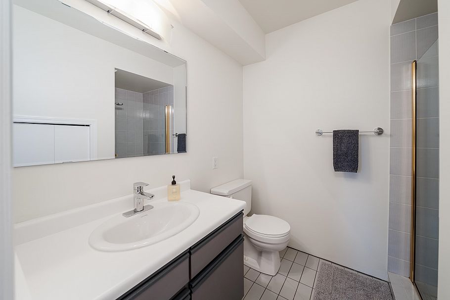 141 W 13th Avenue Vancouver, BC - 14