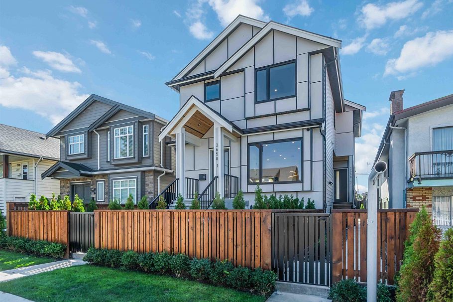 1 2658 Dundas Street Vancouver, BC - 2