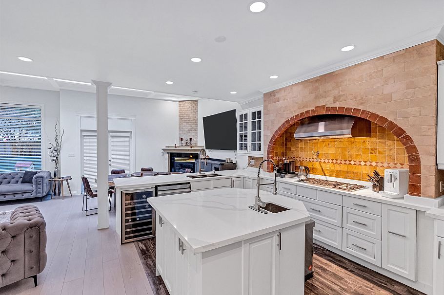 1219 Arborlynn Drive North Vancouver, BC - 16