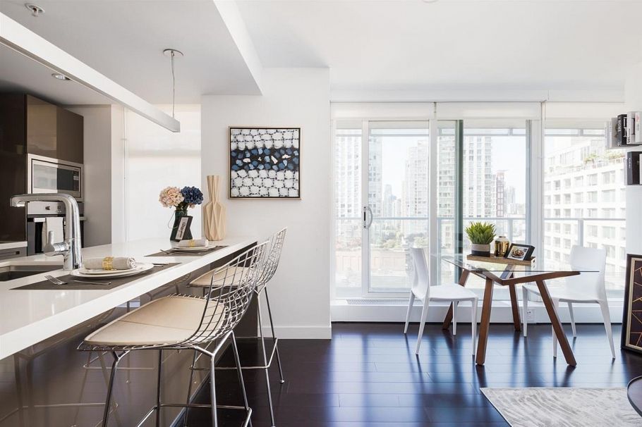 1001 777 Richards Street Vancouver, BC - 2