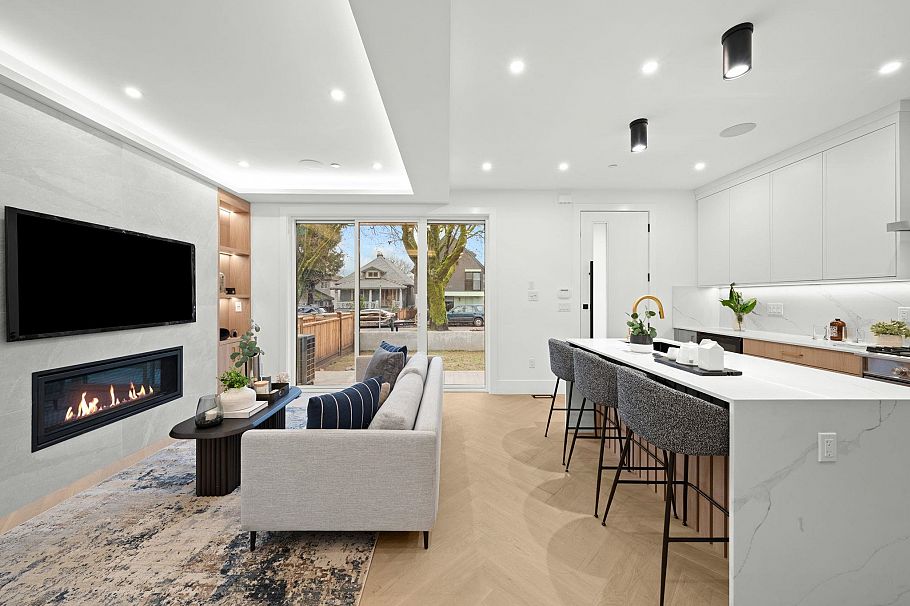 1 1967 E 13th Avenue Vancouver, BC - 13