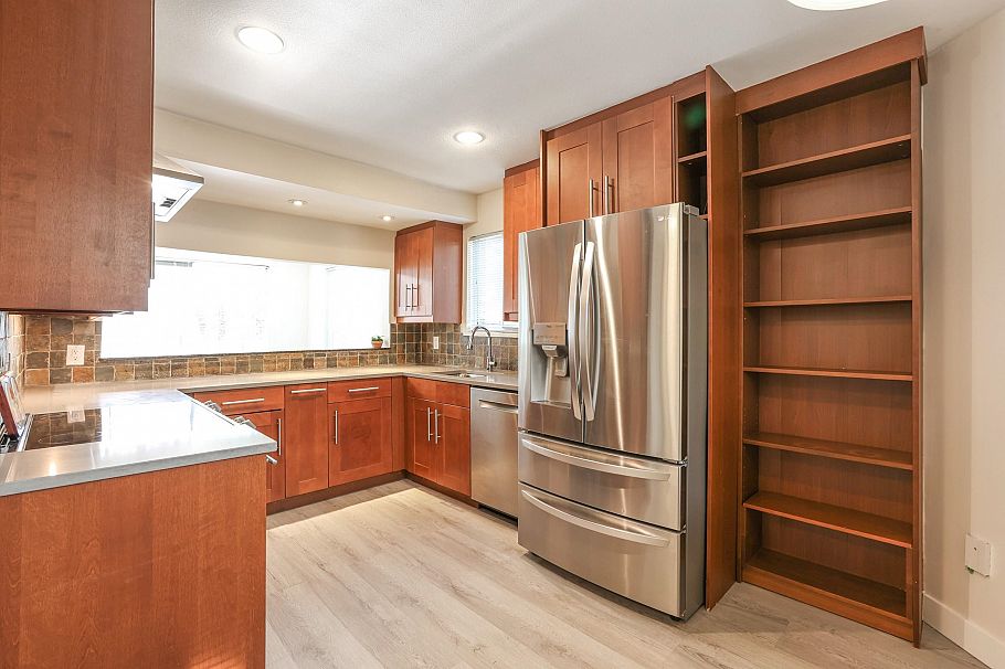 10 838 Tobruck Avenue North Vancouver, BC - 7