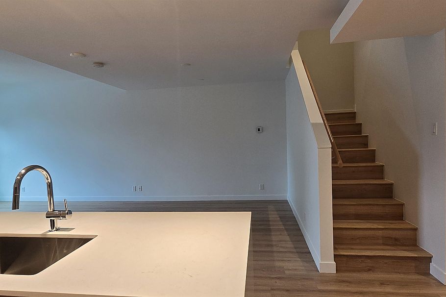 108 1500 Fern STREET STREET, North Vancouver BC V7J 0E6 North Vancouver, BC - 7