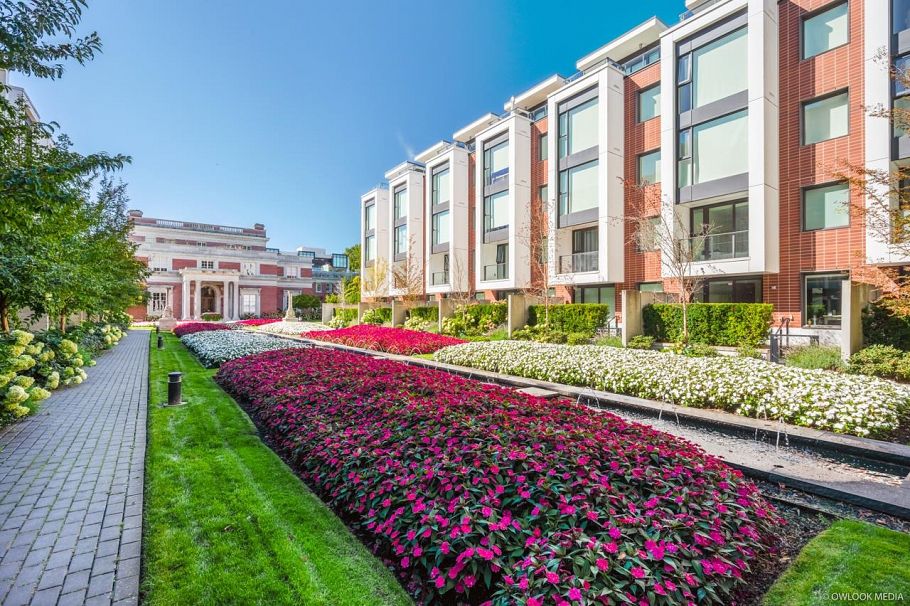 203 1561 W 57th Avenue Vancouver, BC - 2