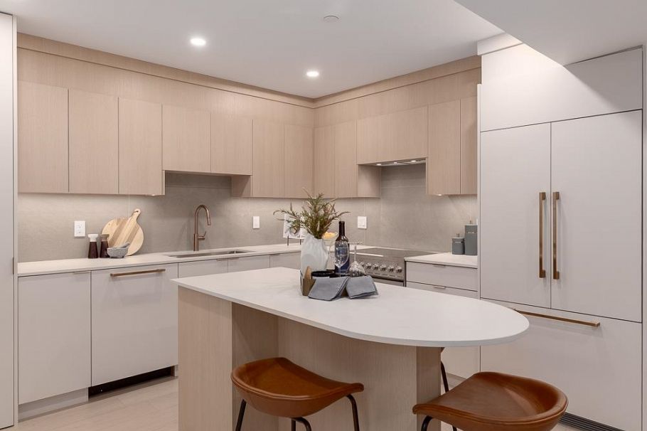 204 2329 E 34th Avenue Vancouver, BC - 5