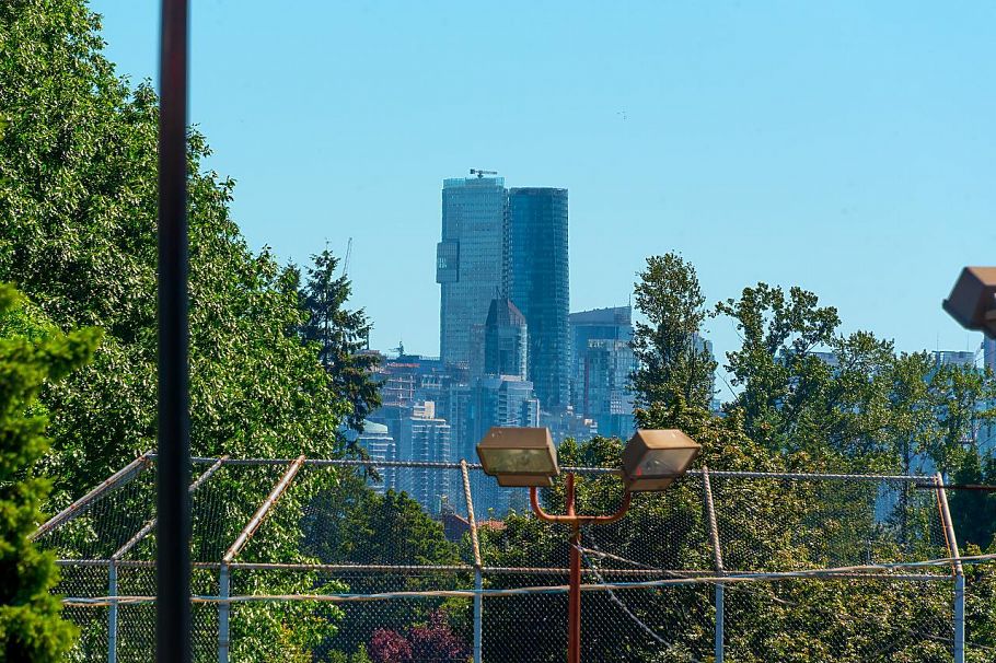 207 1633 Tatlow Avenue North Vancouver, BC - 24