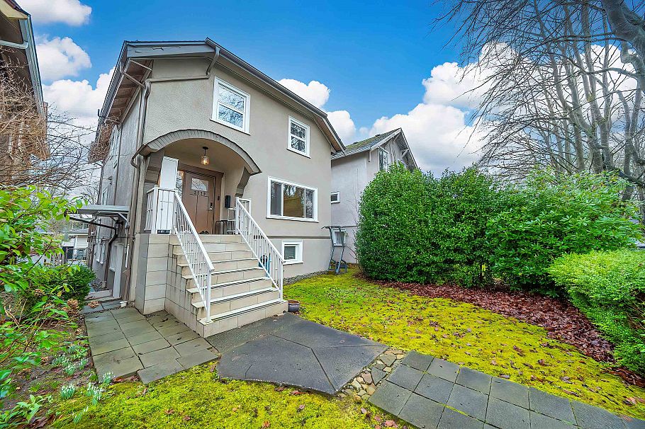 2779 W 13th Avenue Vancouver, BC - 3